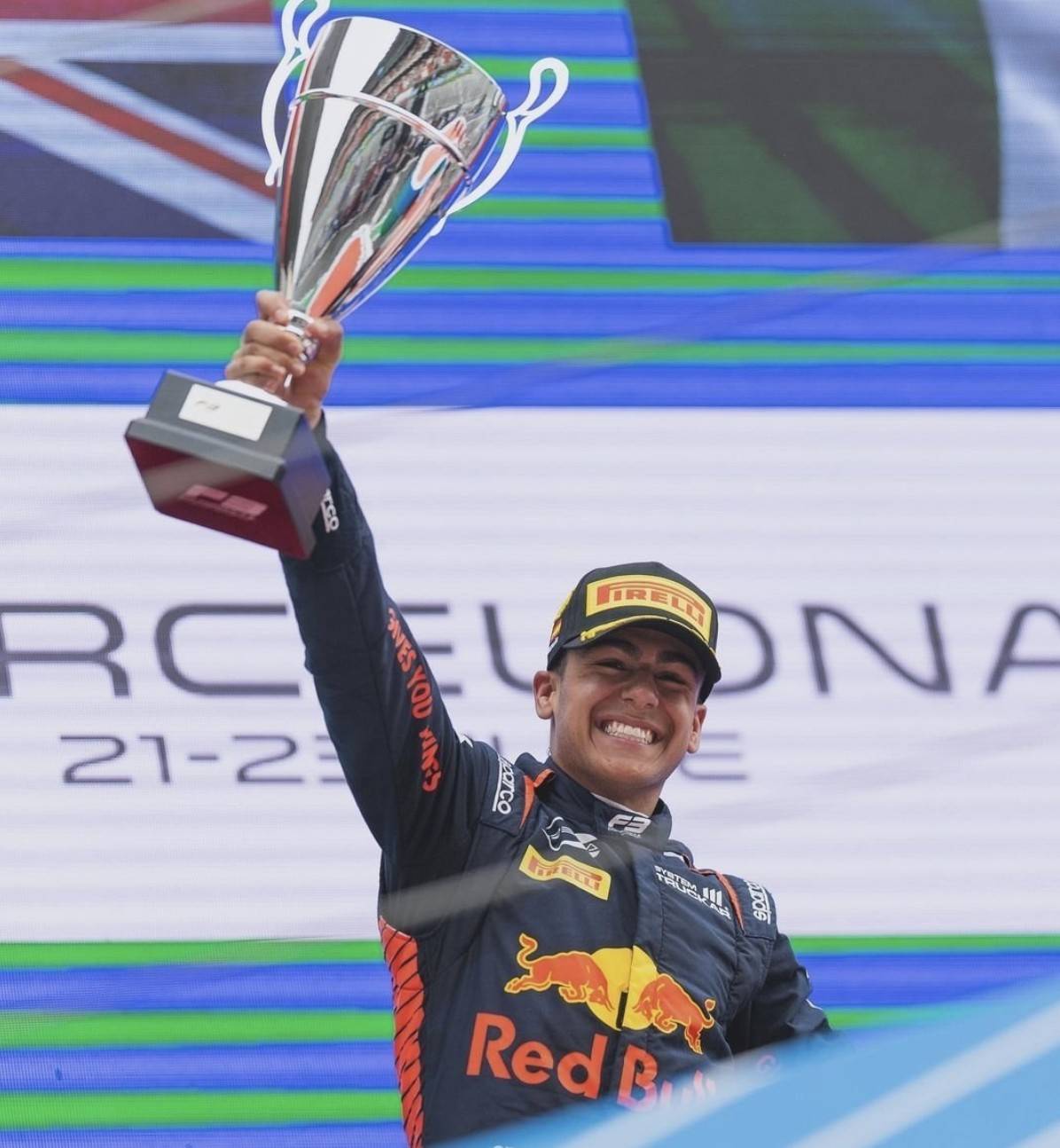 红牛车队碾压威廉姆斯,周冠宇扛起全队 红牛车队碾压威廉姆斯,周冠宇扛起全队