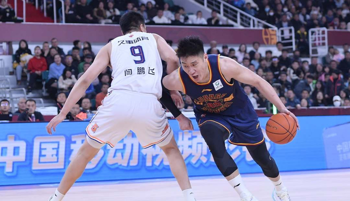 公牛完胜广州队,高诗岩惊艳四座 公牛完胜广州队,高诗岩惊艳四座