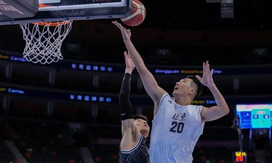 山东队力克灰熊，周琦带队取胜