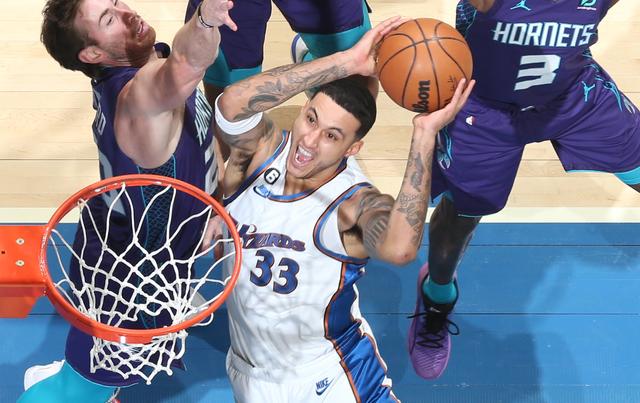 江苏队鏖战骑士，克莱点燃赛场