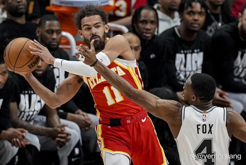 江苏队鏖战马刺,福克斯惊艳四座 江苏队鏖战马刺,福克斯惊艳四座