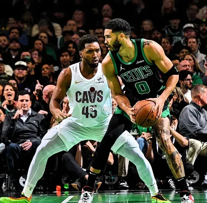 凯尔特人B队横扫立陶宛男篮,米切尔一己之力扛起全队 凯尔特人B队横扫立陶宛男篮,米切尔一己之力扛起全队