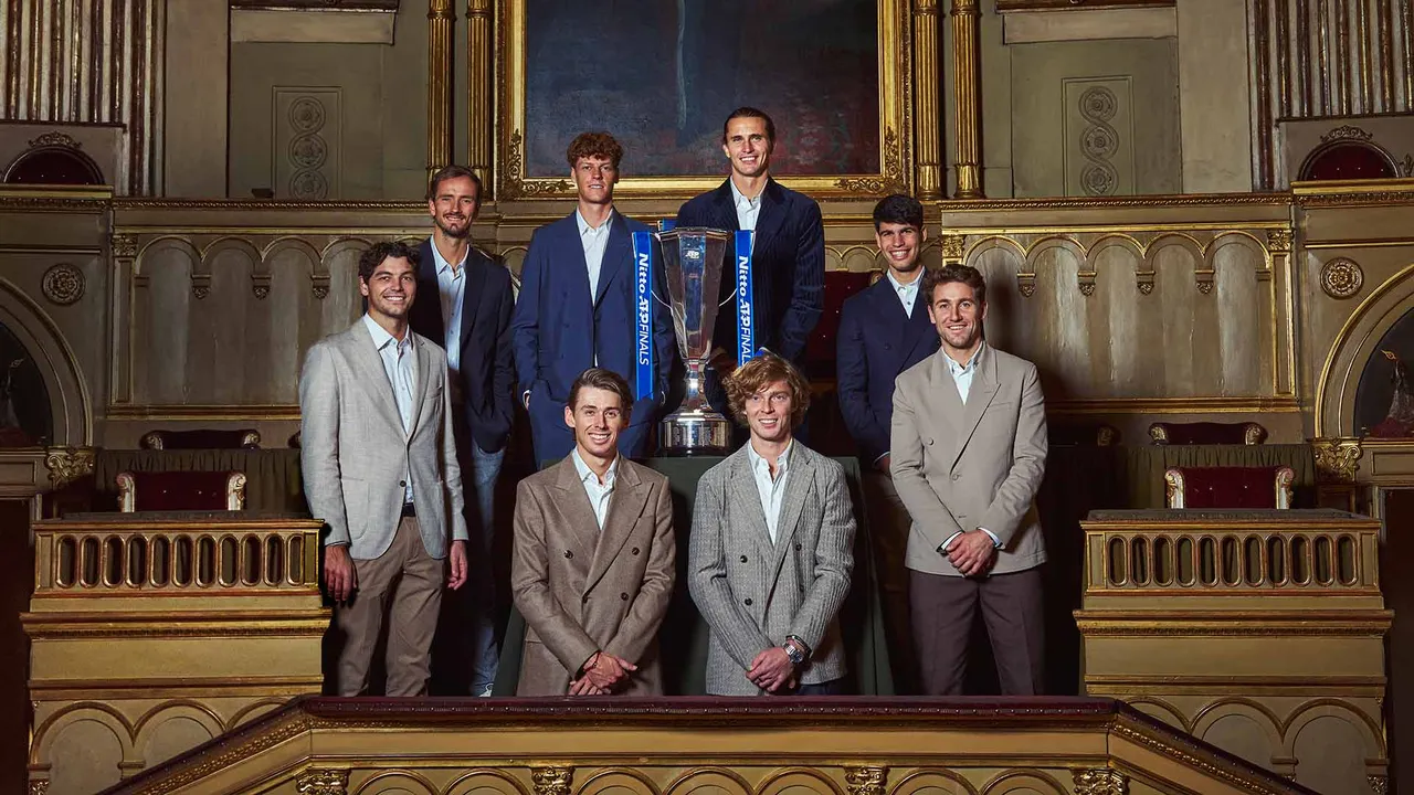 ATP总决赛翻盘戴维斯杯,梅德韦杰夫关键制胜 ATP总决赛翻盘戴维斯杯,梅德韦杰夫关键制胜