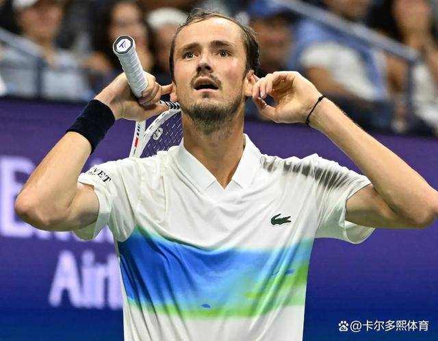 ATP总决赛翻盘戴维斯杯,梅德韦杰夫关键制胜 ATP总决赛翻盘戴维斯杯,梅德韦杰夫关键制胜