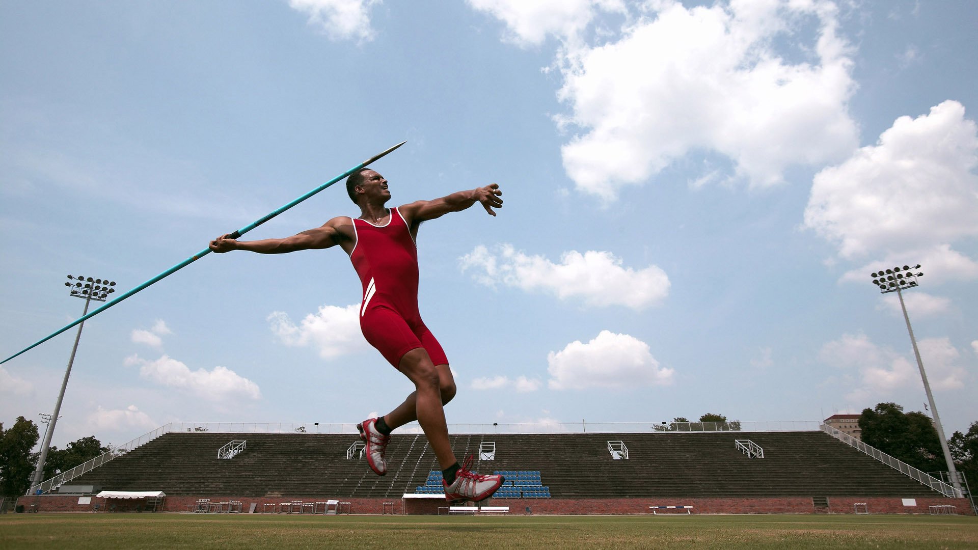 当阿尔及利亚节奏遇见芬兰冰湖,迪亚斯在NBA总决赛的跨文化接管
