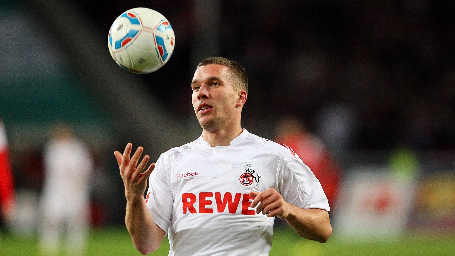 黄色潜水艇击溃格子军团，奥斯梅恩欧冠之夜接管比赛