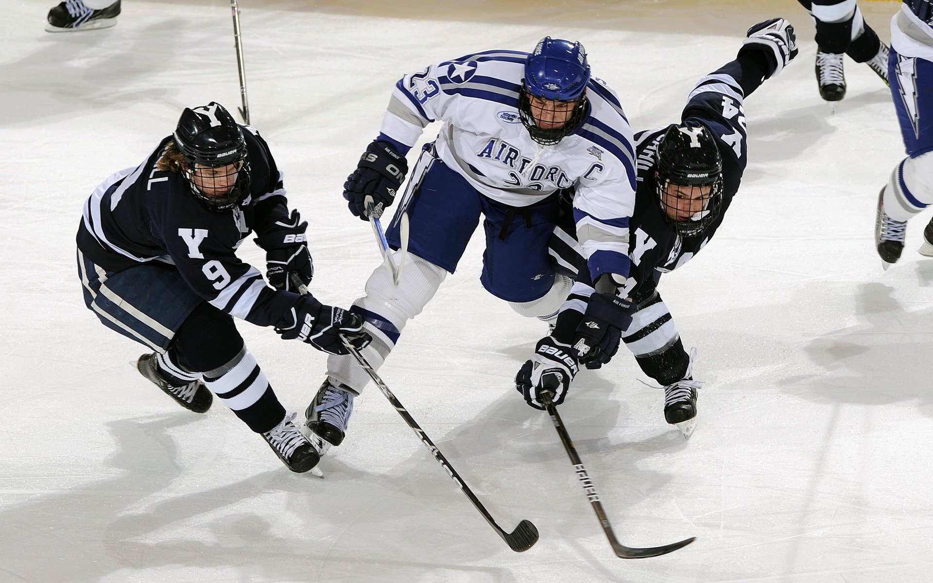 卡瓦哈尔连续得分拉开差距，伊拉克淘汰赛过关卡塔尔